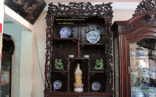 Tủ bày đồ kiểu dáng và nét đục chạm độc đáo .