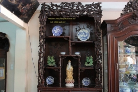 Tủ bày đồ kiểu dáng và nét đục chạm độc đáo .