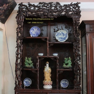 Tủ bày đồ kiểu dáng và nét đục chạm độc đáo .