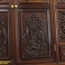 Tủ sách của Huế - nhỏ gọn, đục chạm kĩ