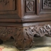 Tủ sách của Huế - nhỏ gọn, đục chạm kĩ