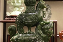 Bức tượng cổ bằng Ngọc Bích