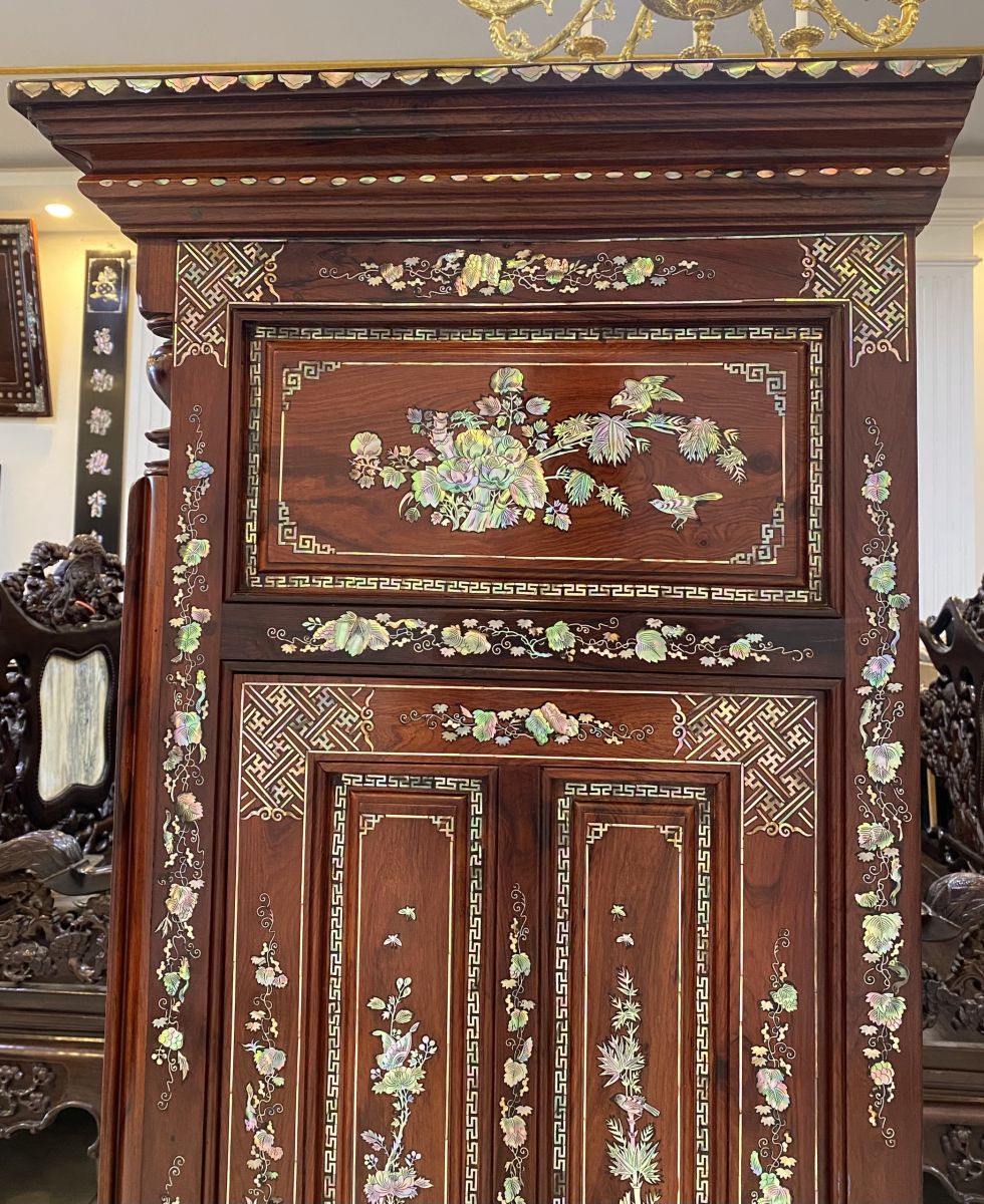 Cây tủ thờ xưa tại miền tây