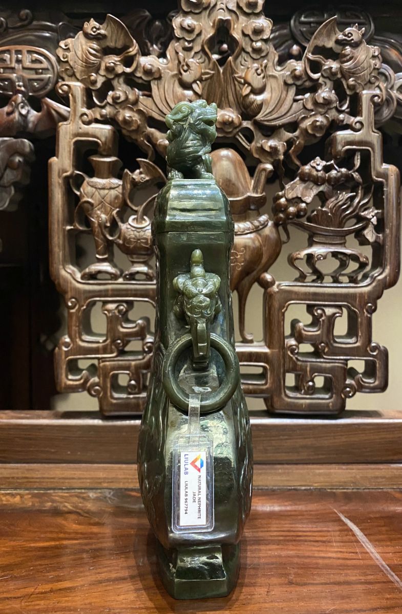 Khánh đeo ngọc bích