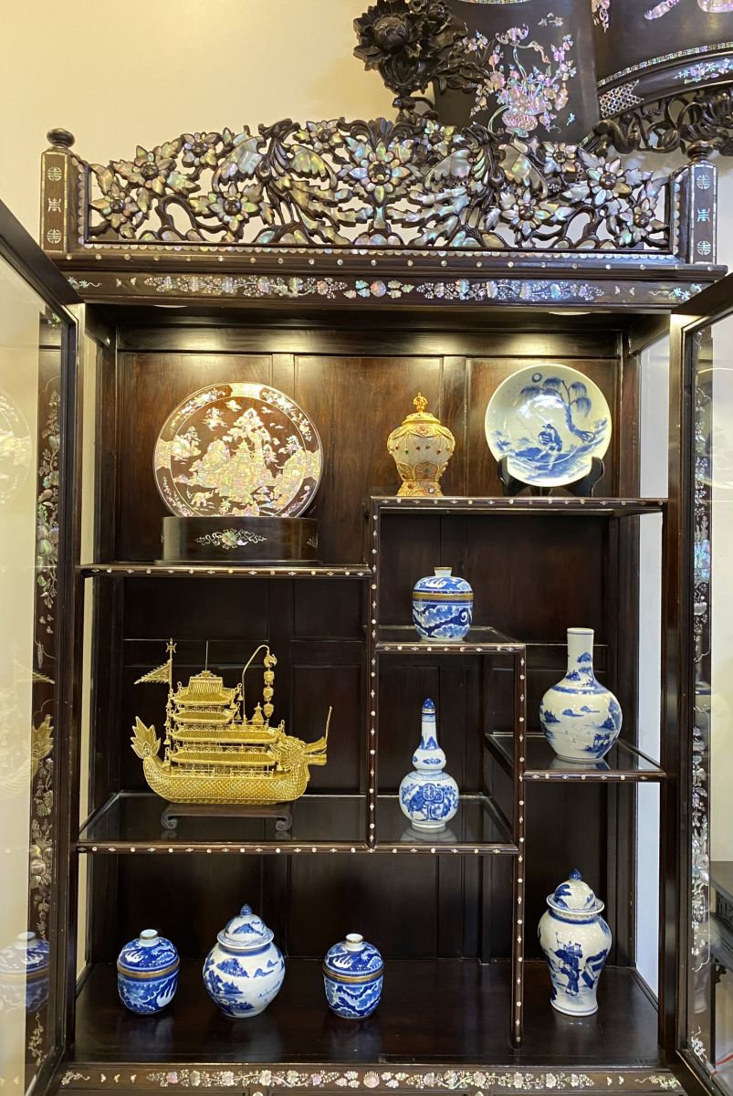 tủ bày đồ cổ kiểu huế