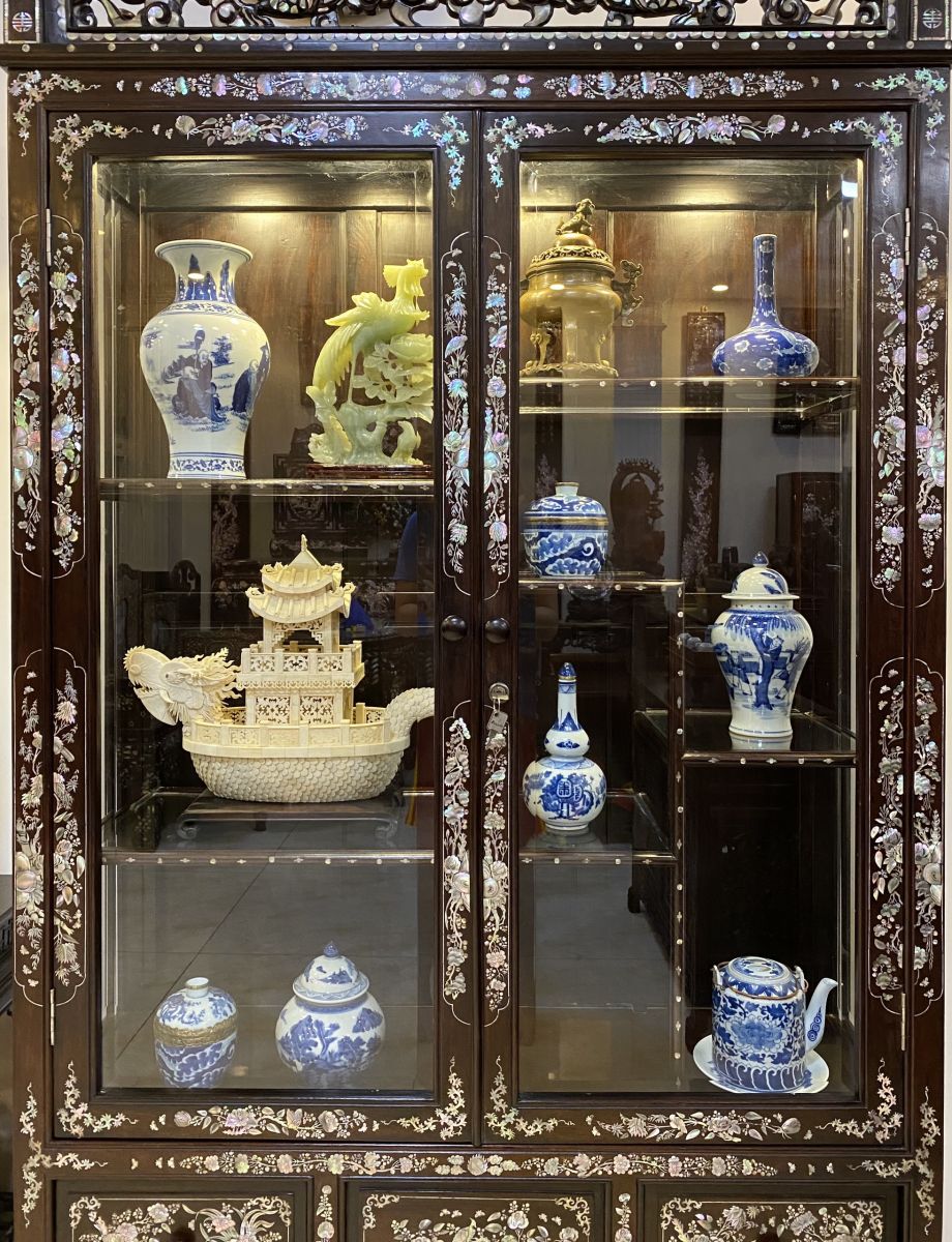tủ bày đồ cổ khảm ốc