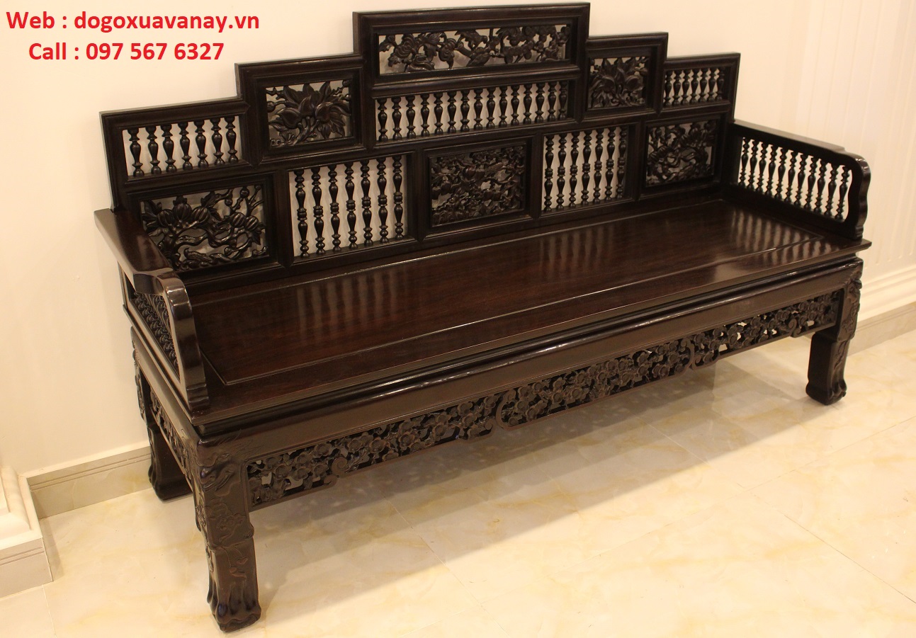 bàn ghế trong nhà cổ