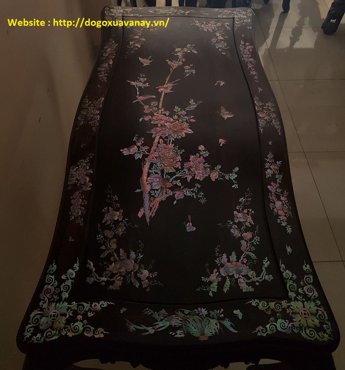 mặt bàn khảm ốc